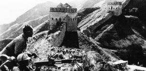 Chinese soldiers take position on the Great Wall during the Sino-Japanese War (1937)