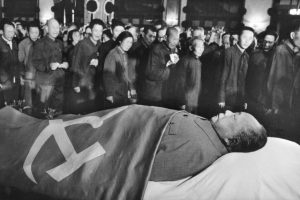 Mao laying in State 