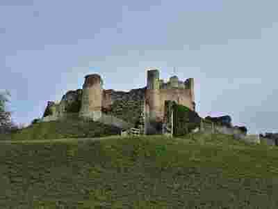 Conisbrough Castle. The Yorkists stayed here on their way to Wakefield.